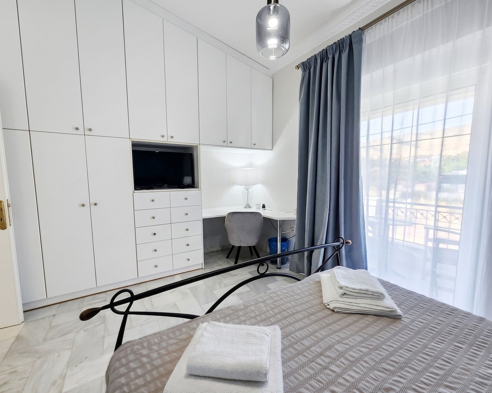 Dedicated working desk and closets