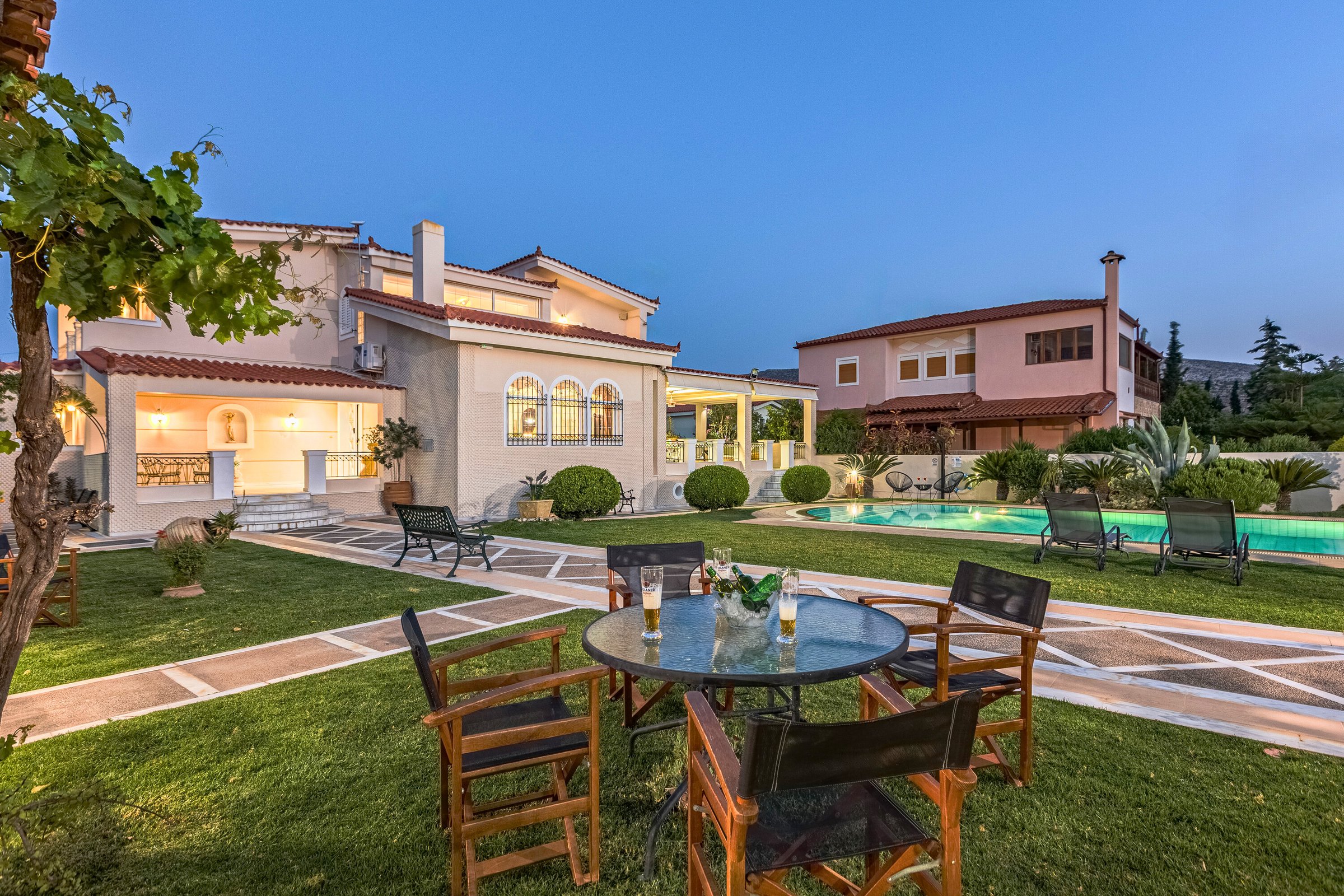 Garden lounge lifestyle at Renko Royal Villa