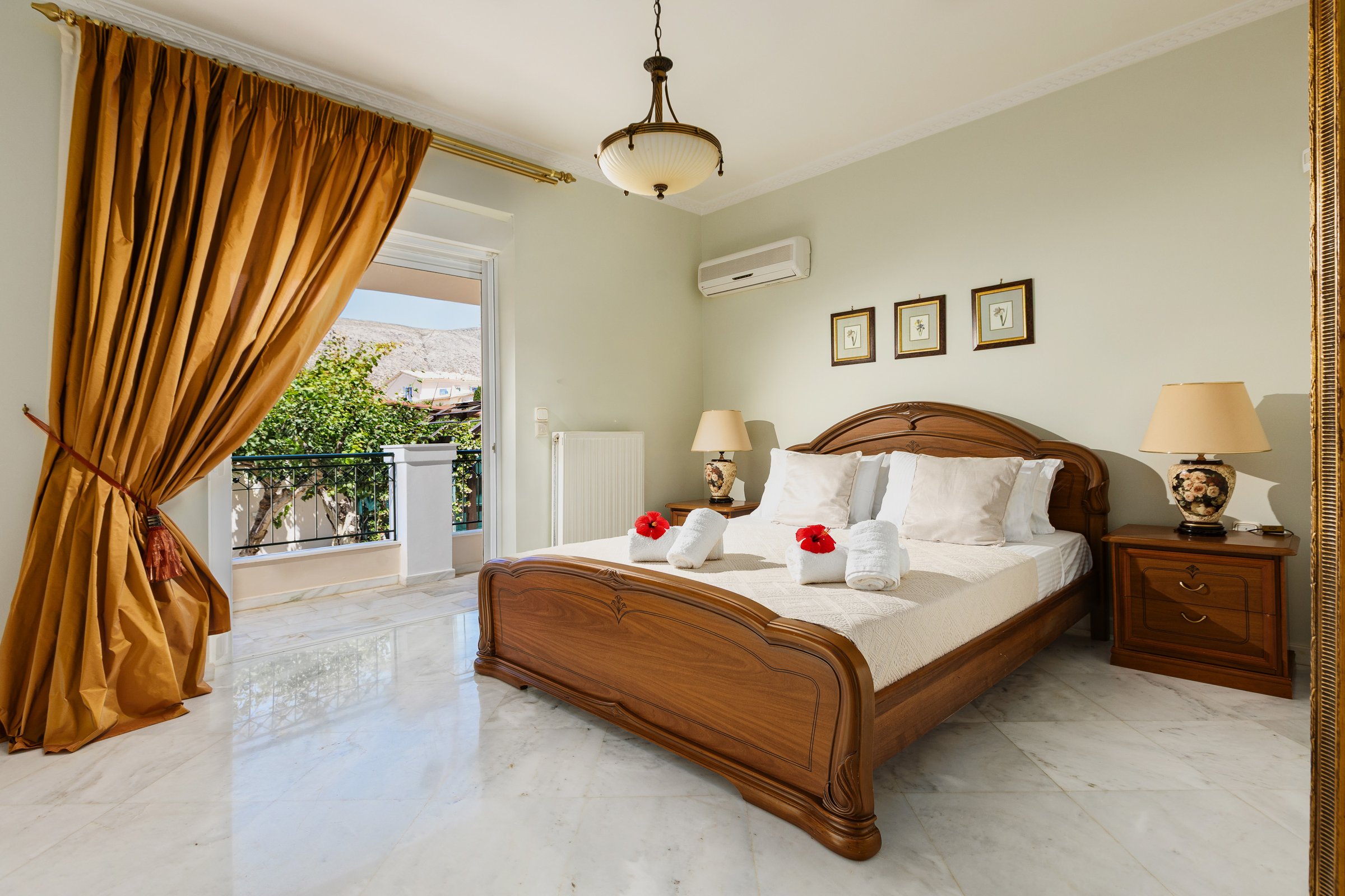 The Classic Majesty Suite, ground floor garden view, Renko Royal Villa